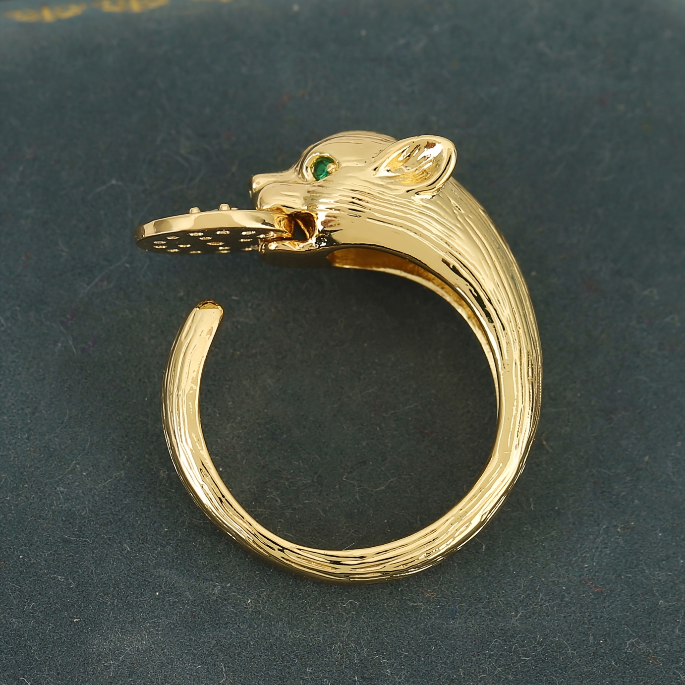 Light Luxury Style Leopard Head Copper Inlaid Zirconia Ring